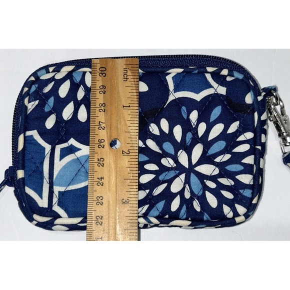 Vera Bradley Front Zip Wristlet in Petal Splash EUC Blue White Zip Wallet Pouch - Picture 12 of 13